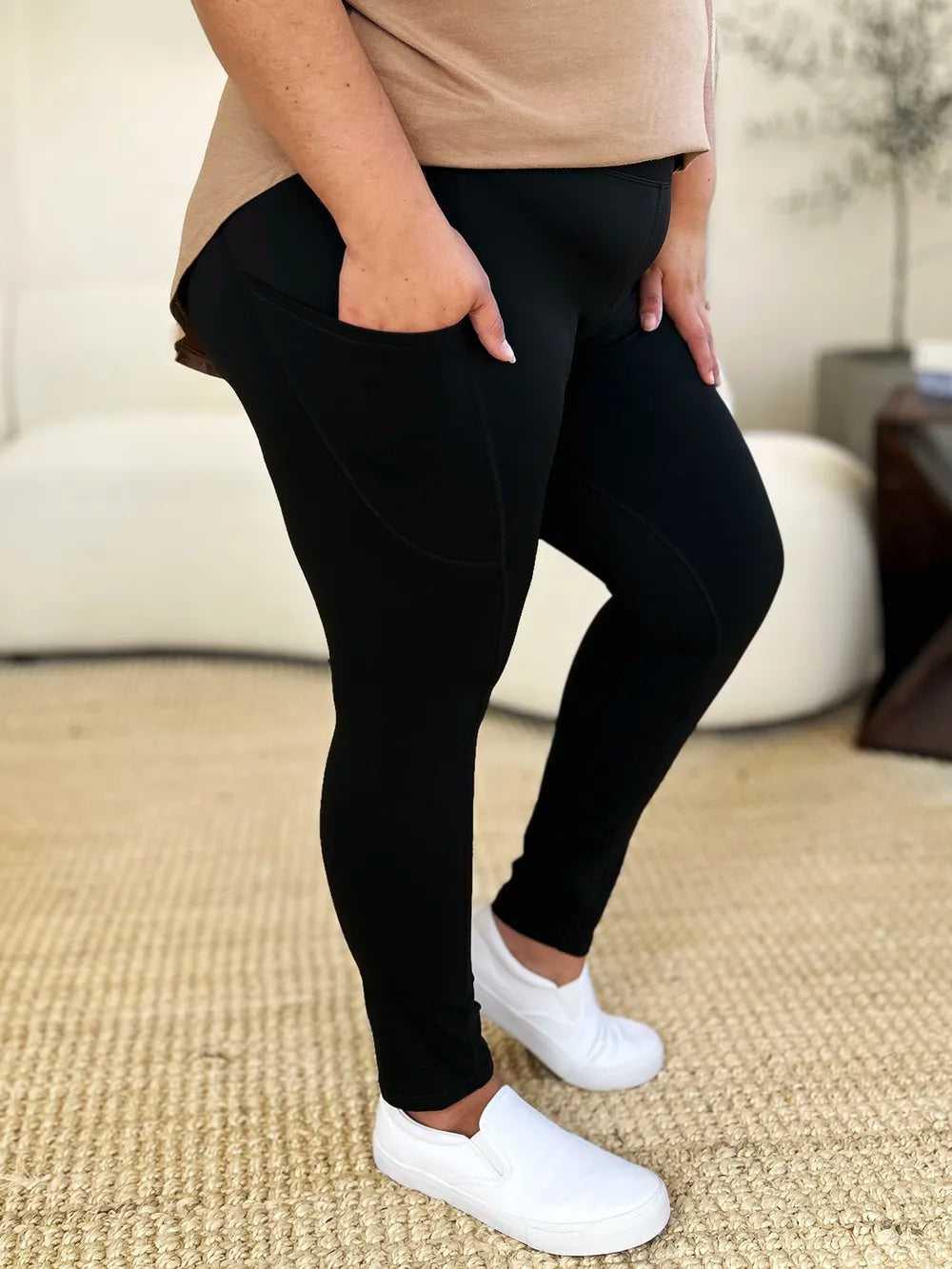 Wide Waistband Sports Leggings -- 