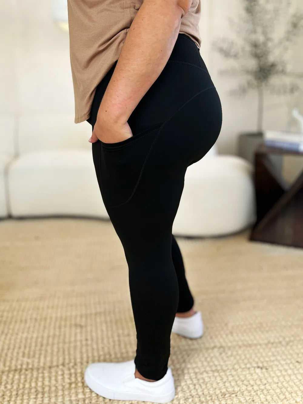Wide Waistband Sports Leggings -- 