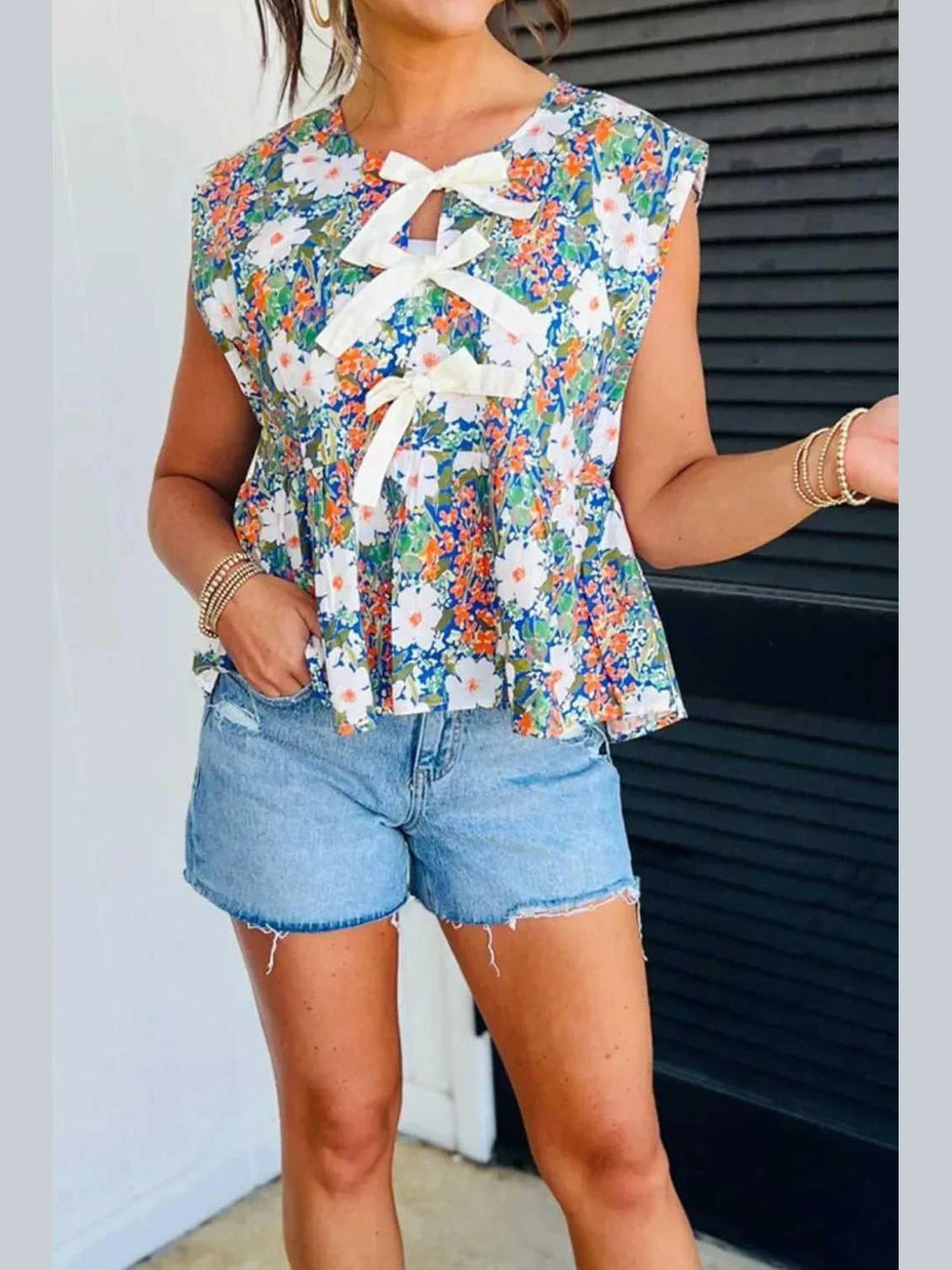 Floral Print Bow Applique Slit Sleeveless Peplum Blouse -- 