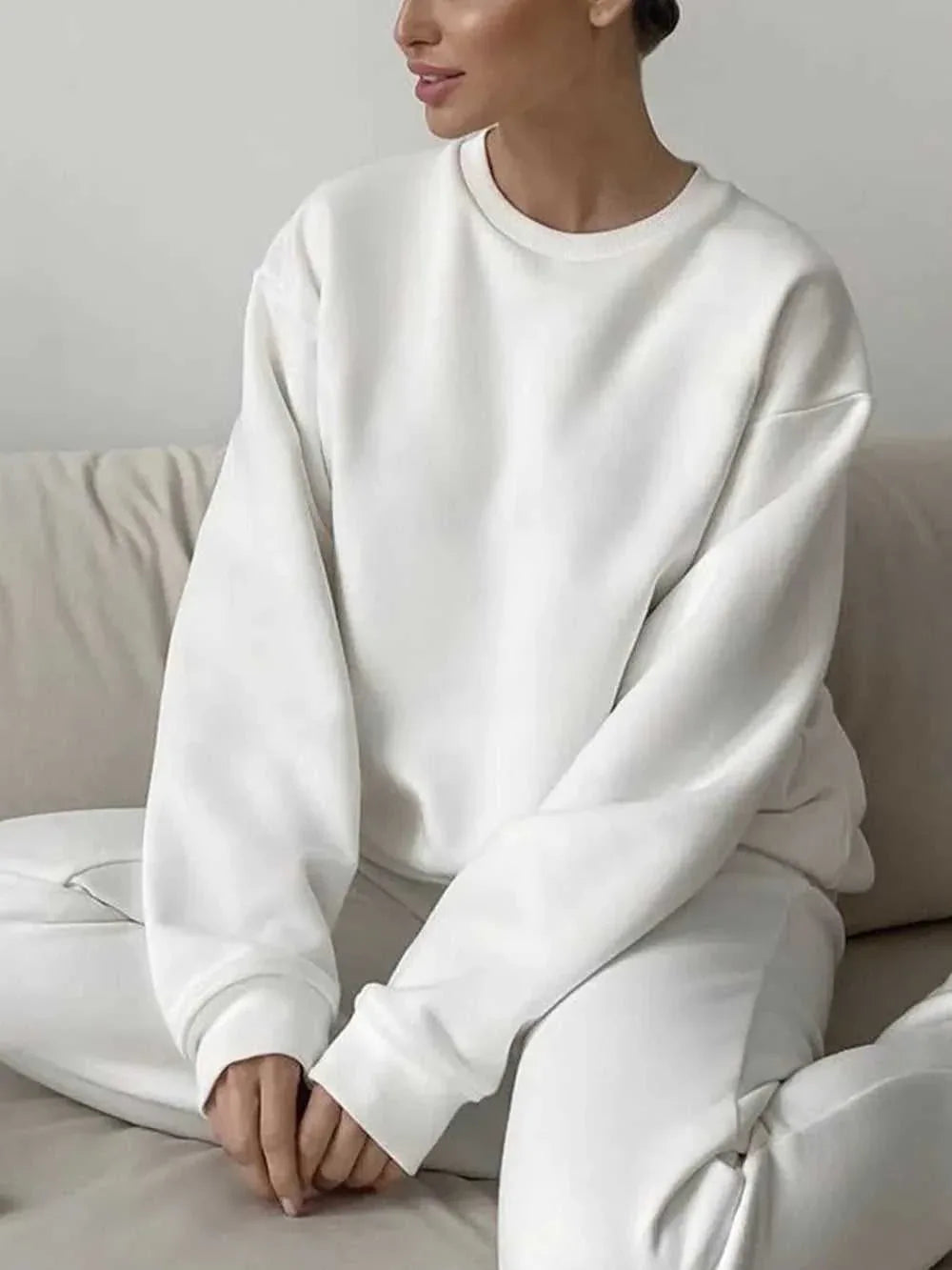 Round Neck Dropped Shoulder Long Sleeve Sweatshirt -- 