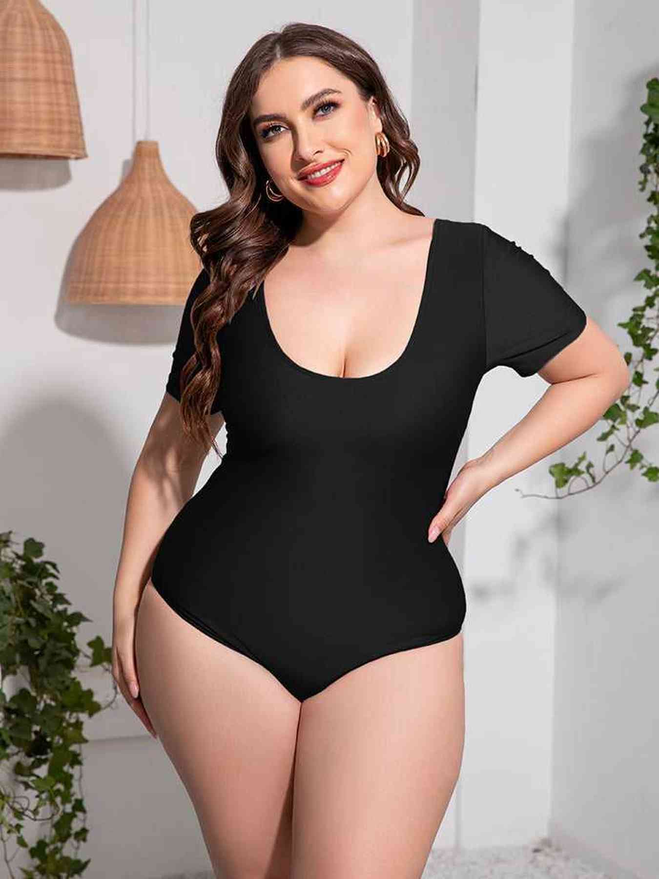 Plus Size Scoop Neck Short Sleeve One-Piece Swimsuit -- 