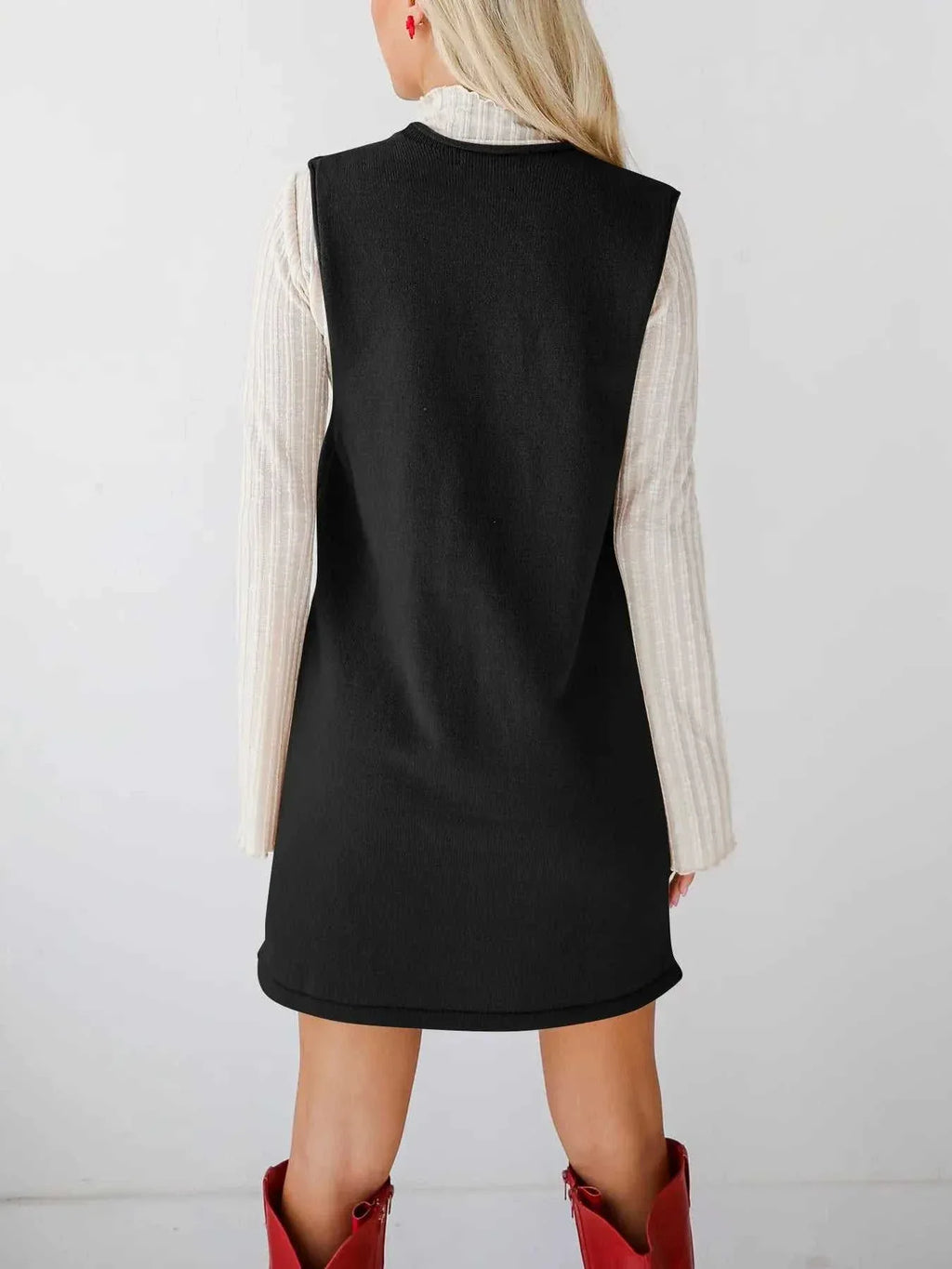 Sleeveless Knit Dress with Pockets -- 