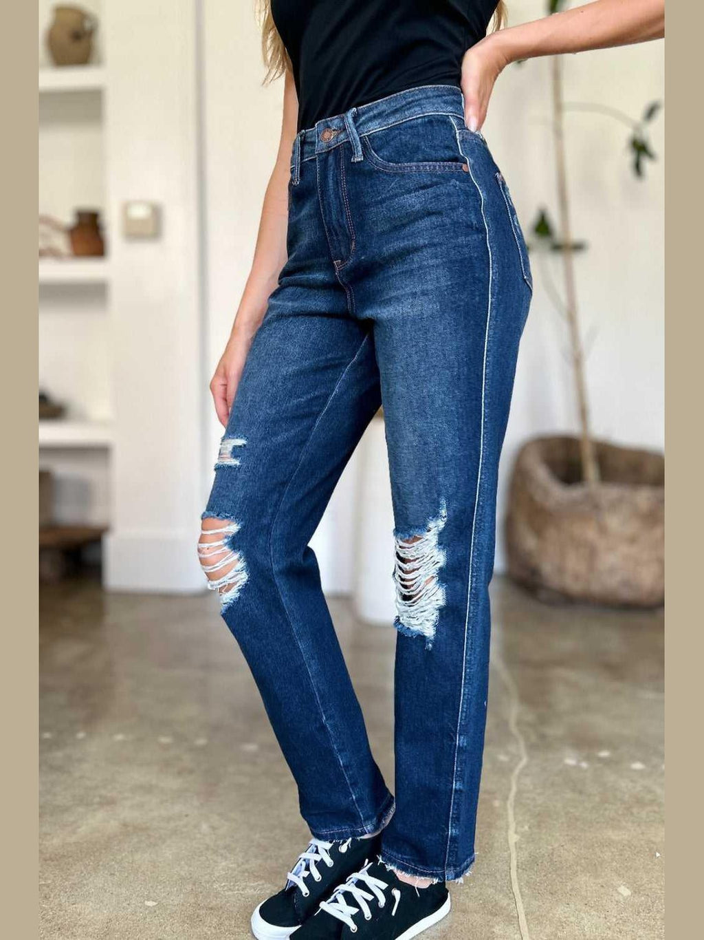 Judy Blue Full Size High Waist Rigid Magic Distress Straight Jeans -- 