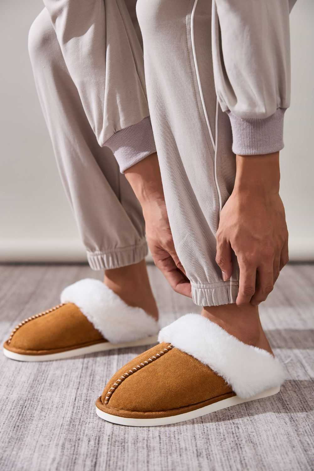 Faux Fur Round Toe Slippers