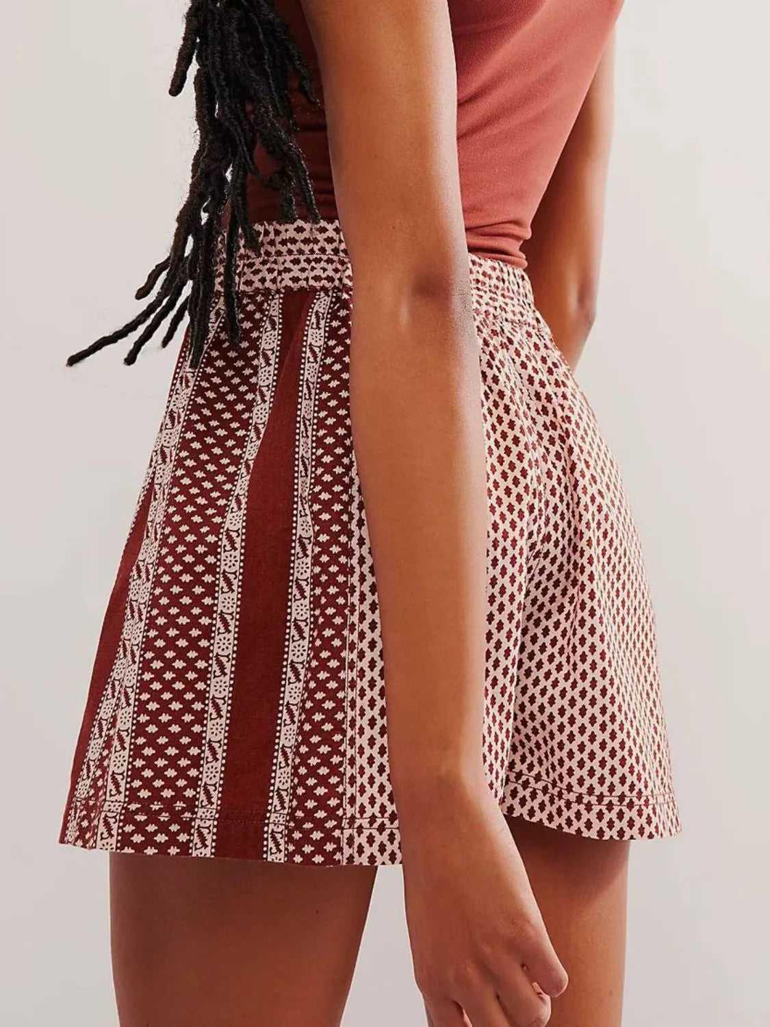 Elastic Waist Shorts -- 