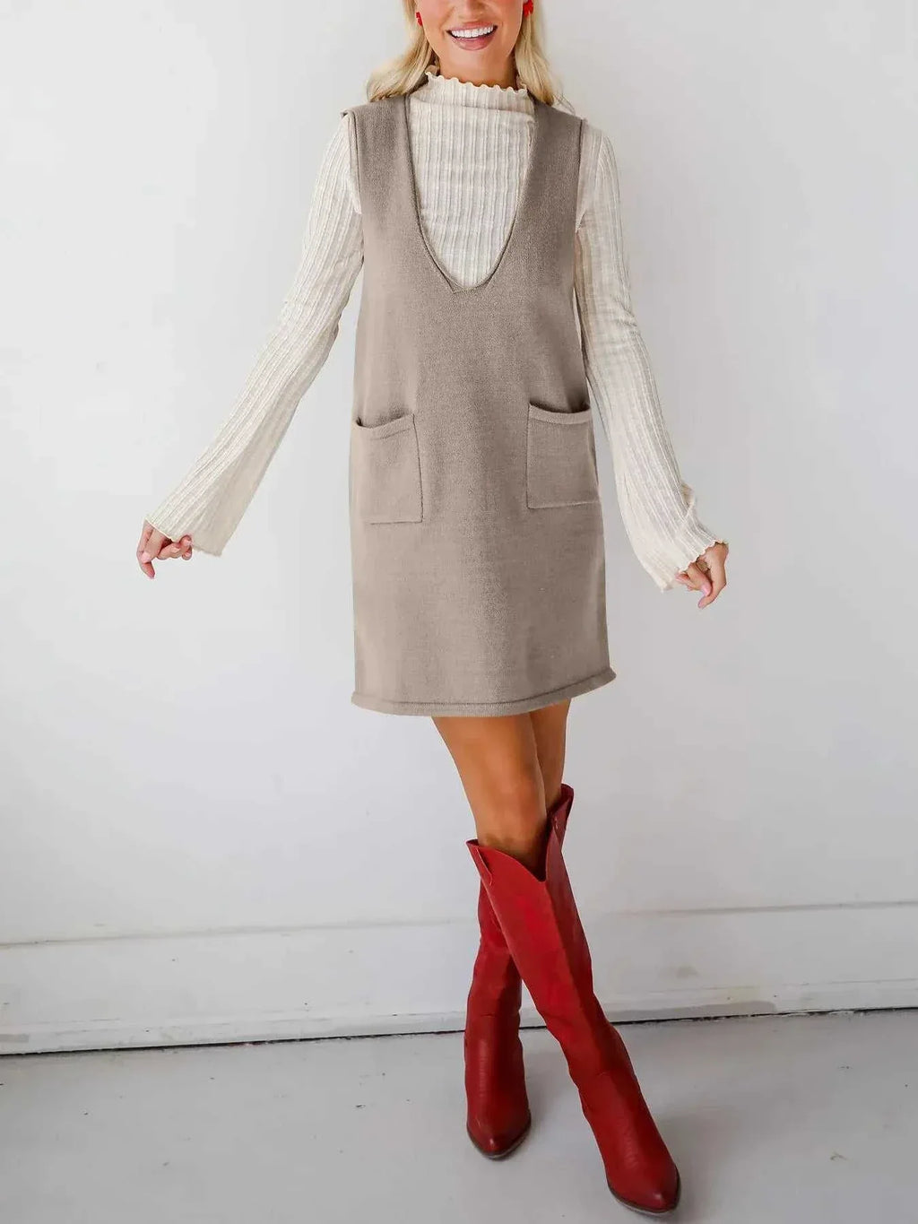 Sleeveless Knit Dress with Pockets -- 