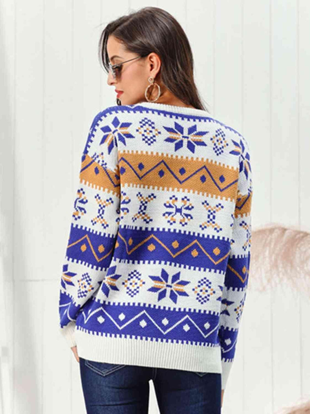 Snowflake Pattern Round Neck Sweater -- 