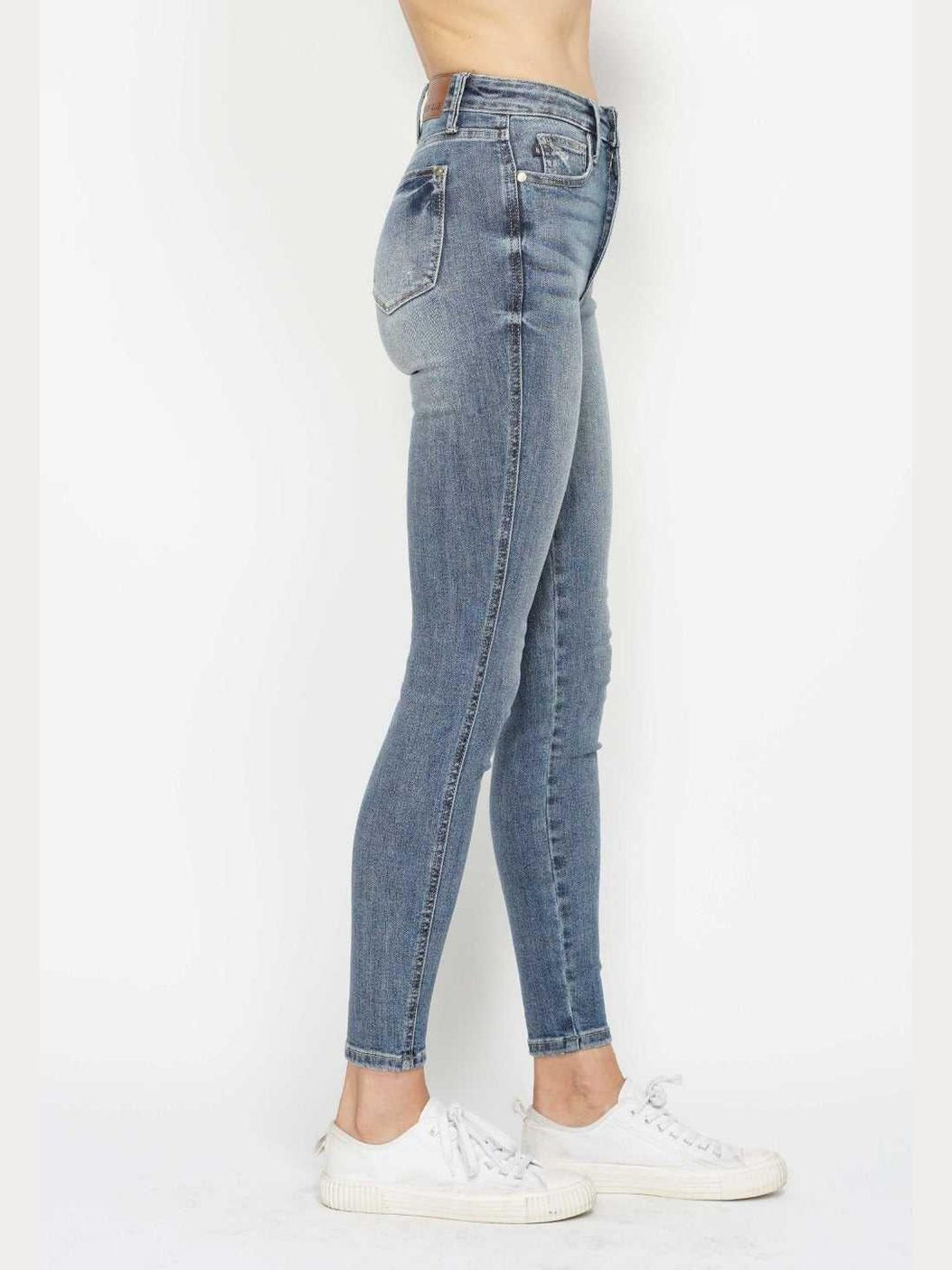 Judy Blue Full Size Tummy Control Contrast Wash Skinny Jeans -- 