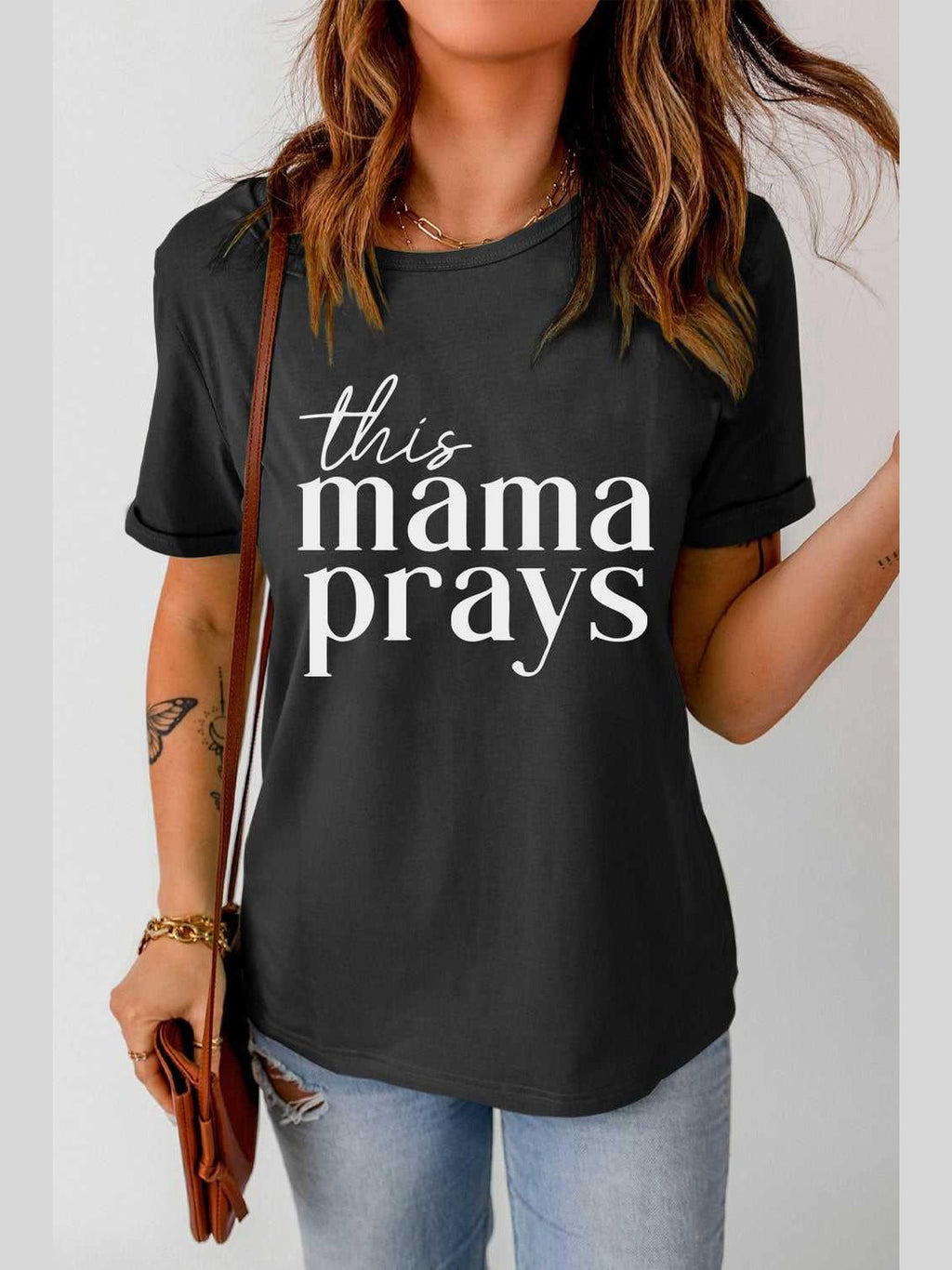 THIS MAMA PRAYS Graphic Tee -- 