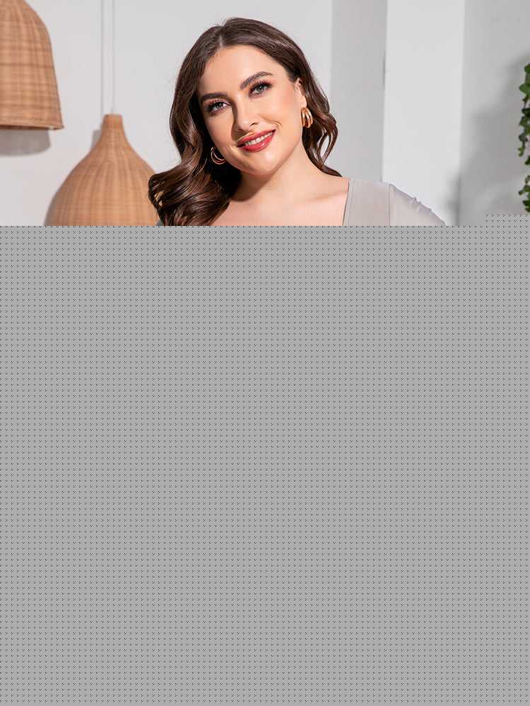 Plus Size Scoop Neck Short Sleeve One-Piece Swimsuit -- 