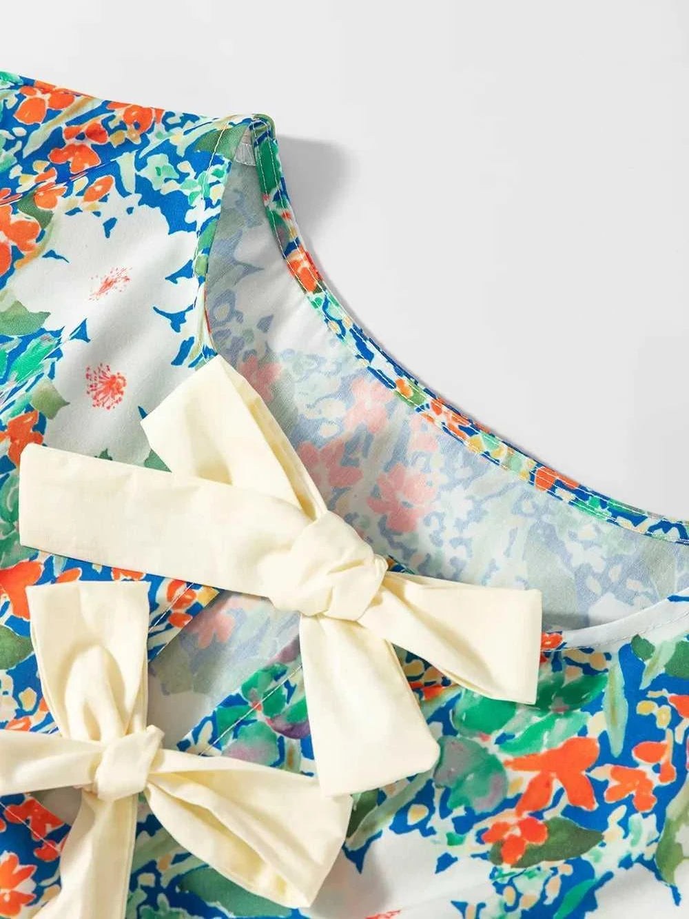 Floral Print Bow Applique Slit Sleeveless Peplum Blouse -- 