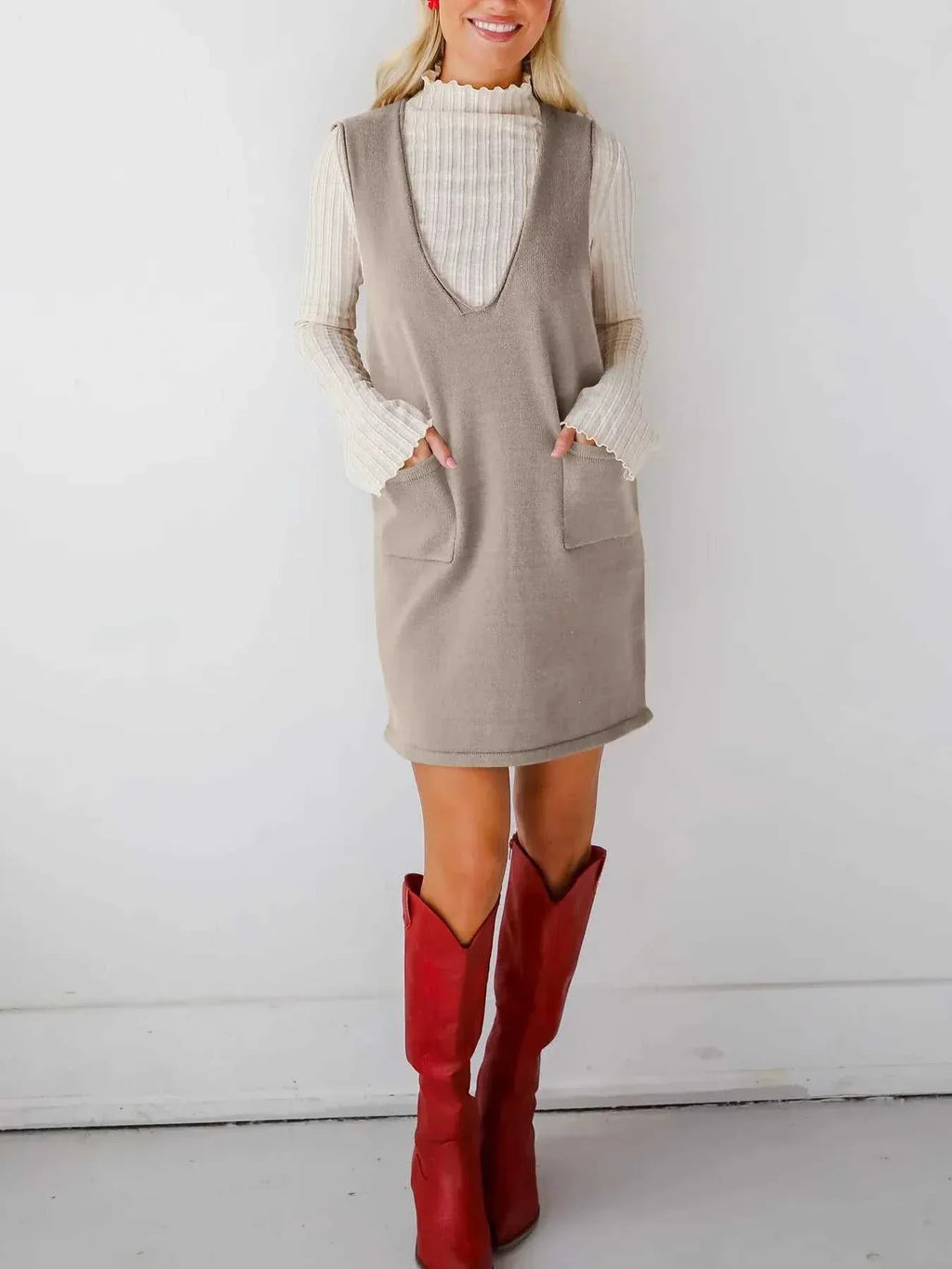 Sleeveless Knit Dress with Pockets -- 